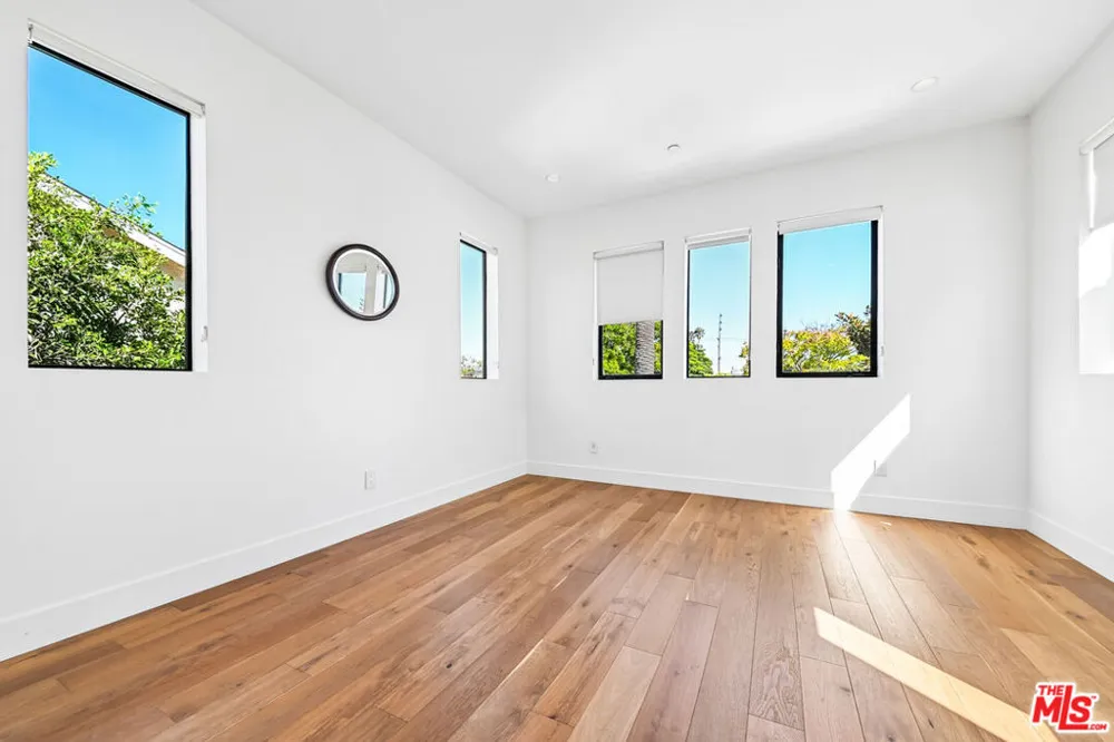 1037 Palms Boulevard Los Angeles, CA 90291