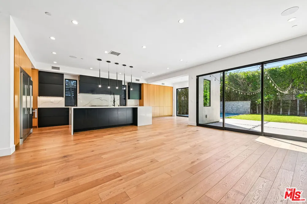 1037 Palms Boulevard Los Angeles, CA 90291