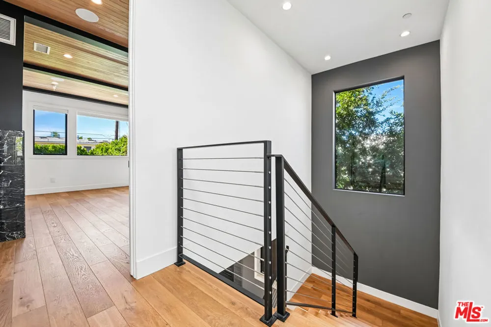 1037 Palms Boulevard Los Angeles, CA 90291