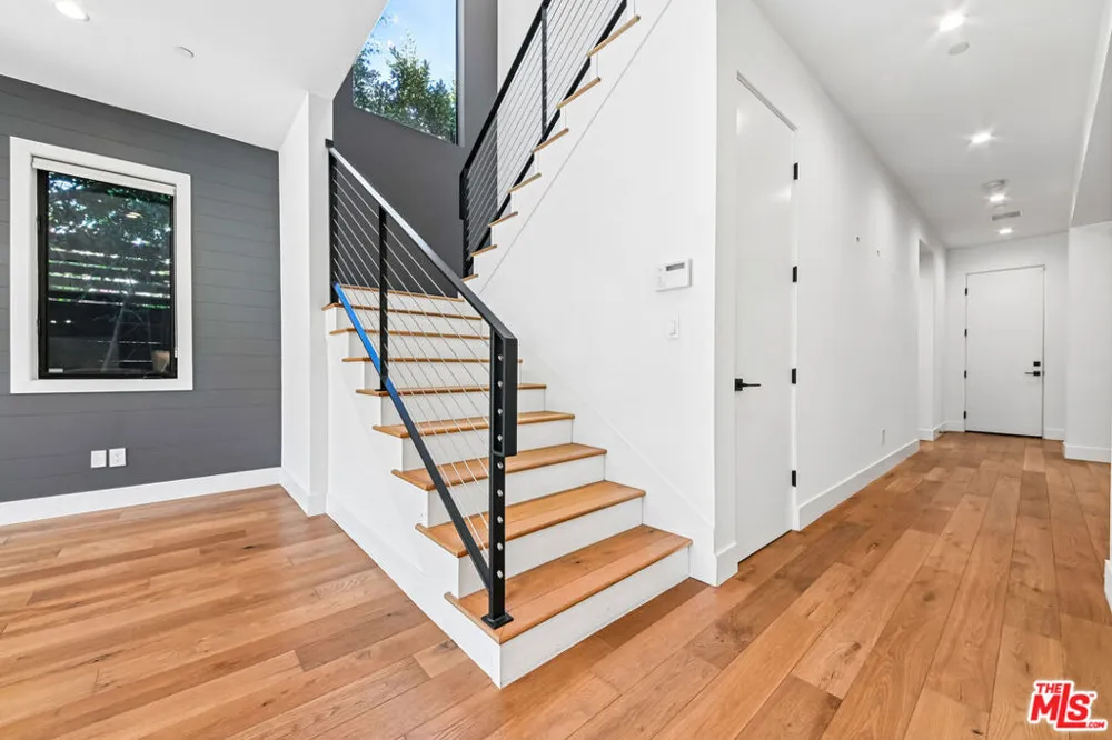 1037 Palms Boulevard Los Angeles, CA 90291
