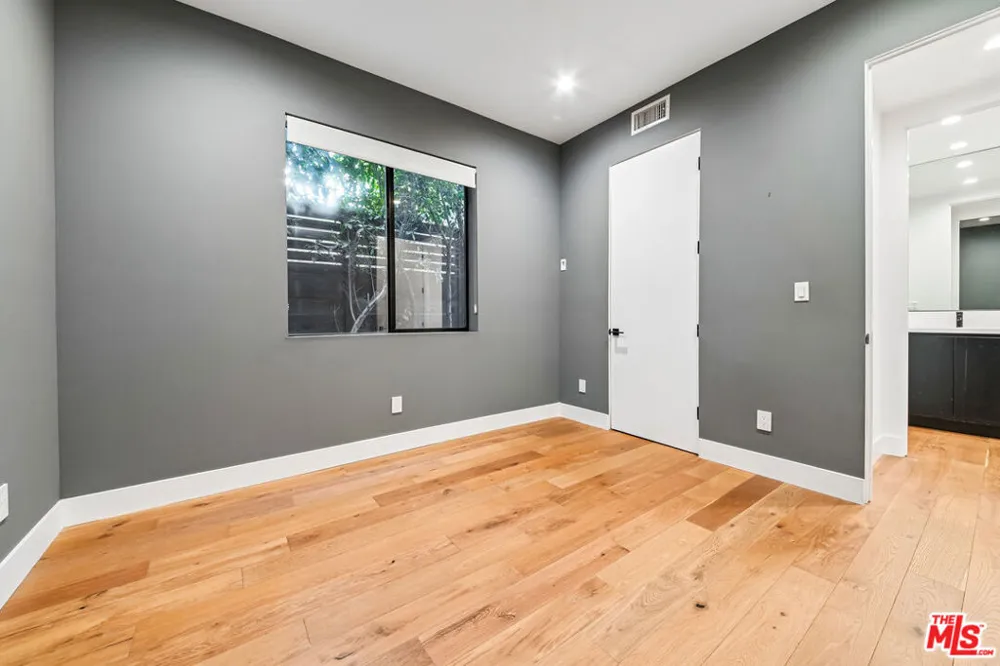 1037 Palms Boulevard Los Angeles, CA 90291