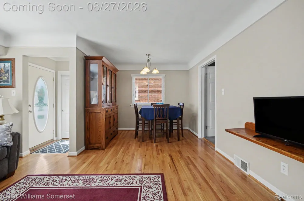 29100 Rosemont Street Roseville City, MI 48066