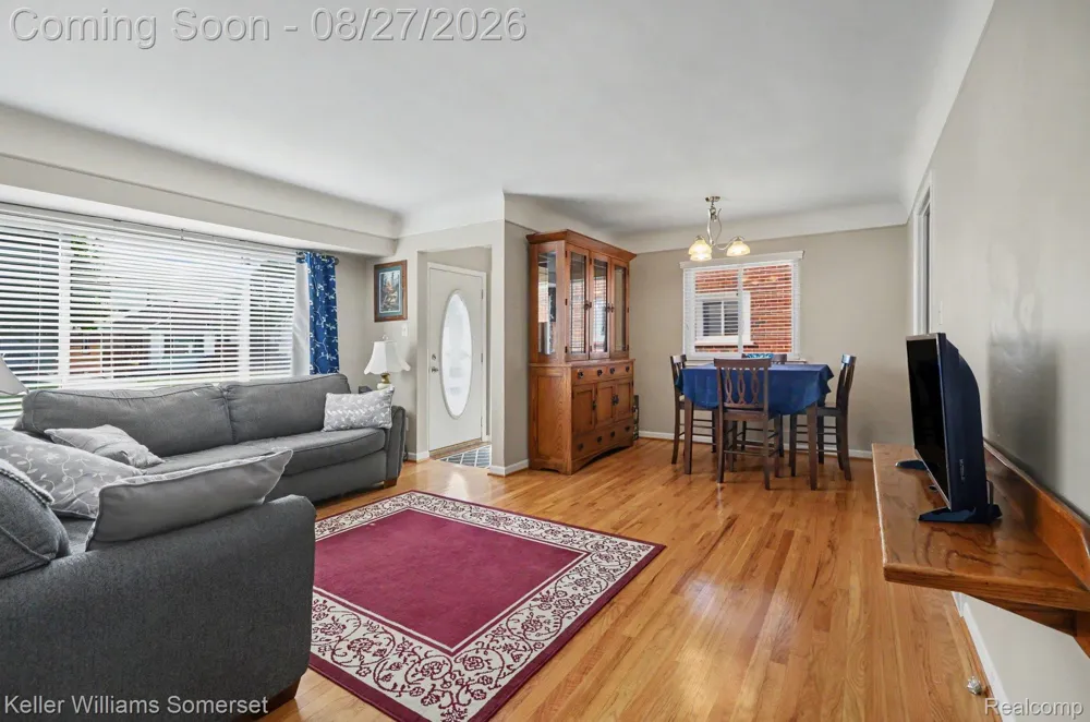 29100 Rosemont Street Roseville City, MI 48066