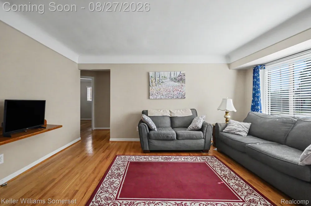 29100 Rosemont Street Roseville City, MI 48066