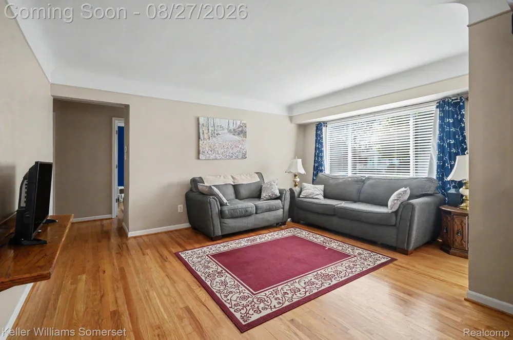 29100 Rosemont Street Roseville City, MI 48066