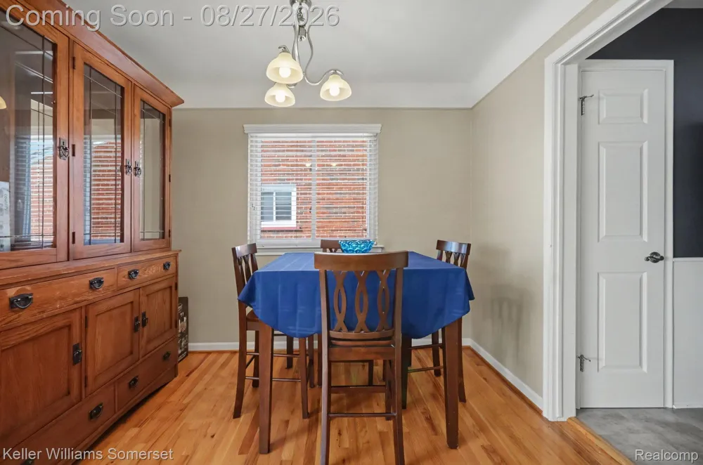 29100 Rosemont Street Roseville City, MI 48066