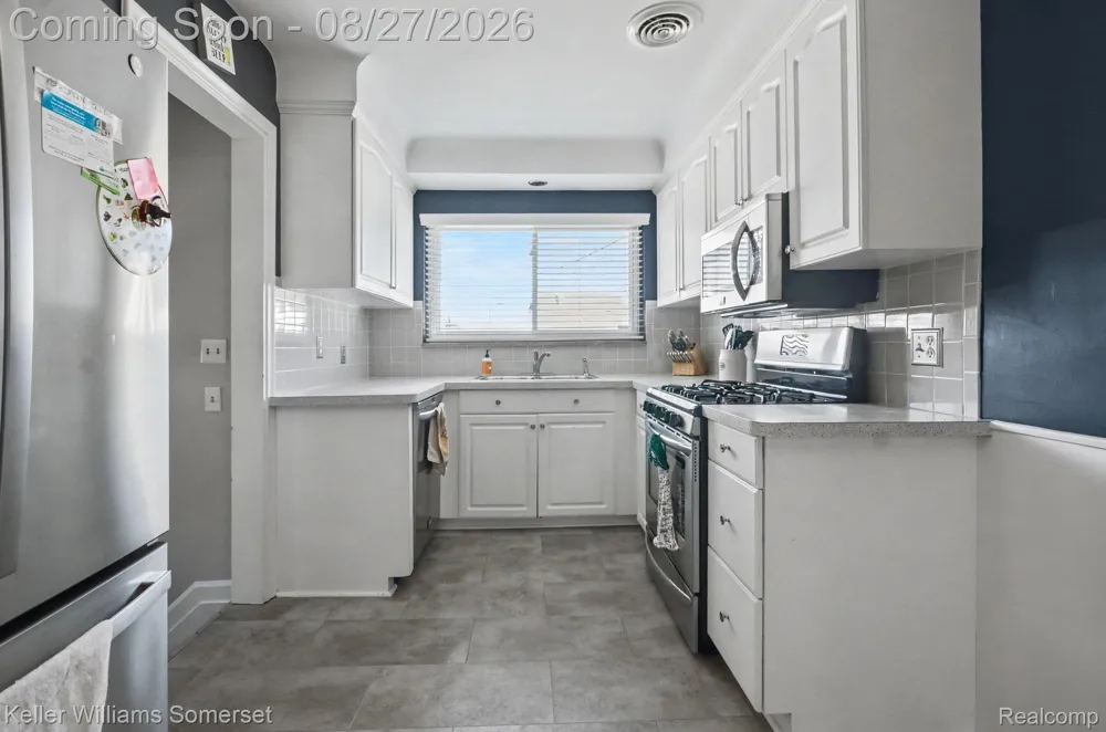 29100 Rosemont Street Roseville City, MI 48066