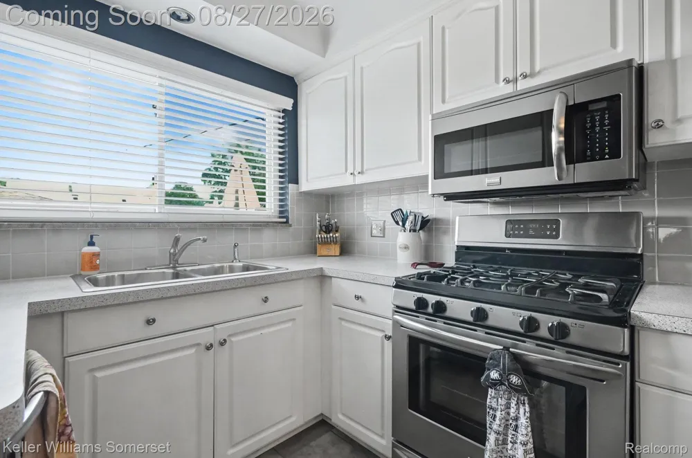 29100 Rosemont Street Roseville City, MI 48066