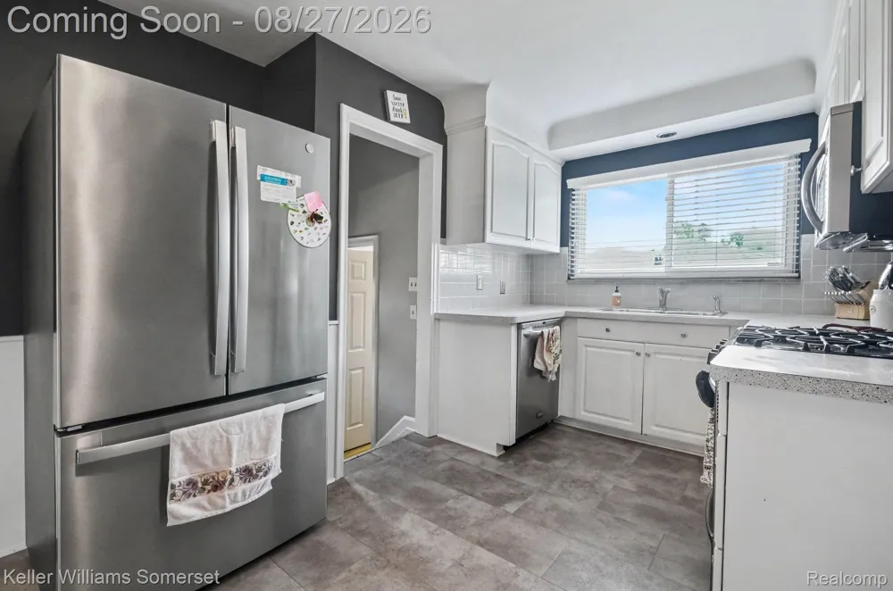 29100 Rosemont Street Roseville City, MI 48066