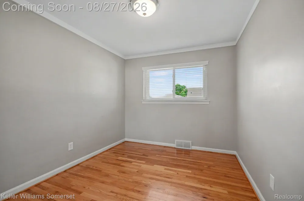29100 Rosemont Street Roseville City, MI 48066