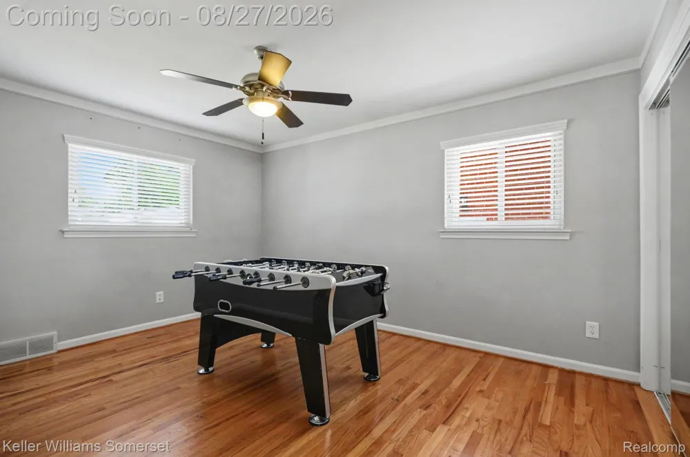 29100 Rosemont Street Roseville City, MI 48066