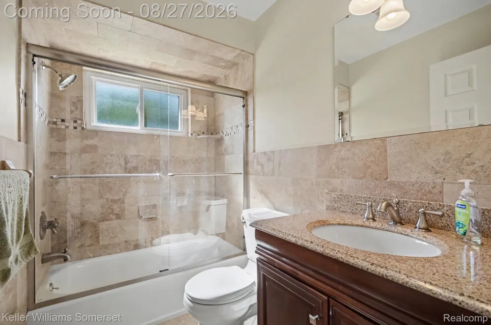 29100 Rosemont Street Roseville City, MI 48066
