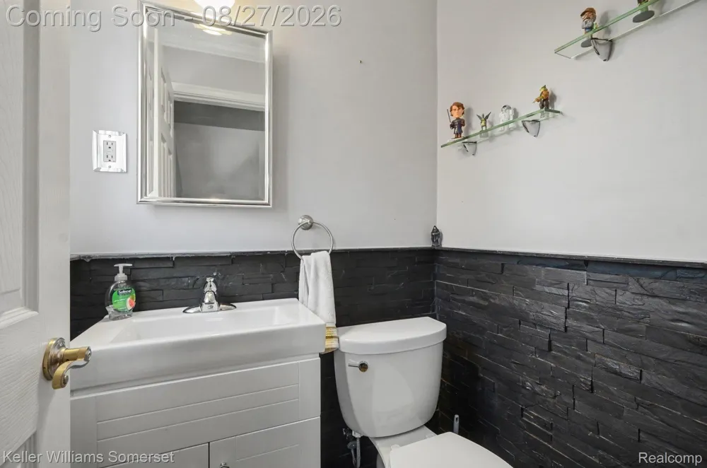 29100 Rosemont Street Roseville City, MI 48066