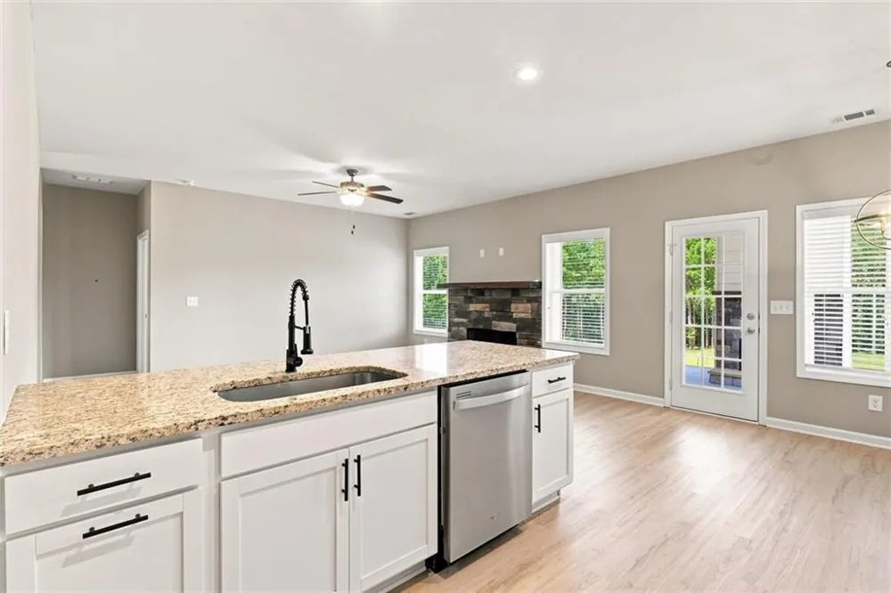 360 May Lane Carnesville, GA 30521