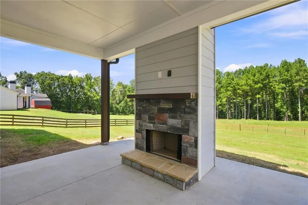 360 May Lane Carnesville, GA 30521
