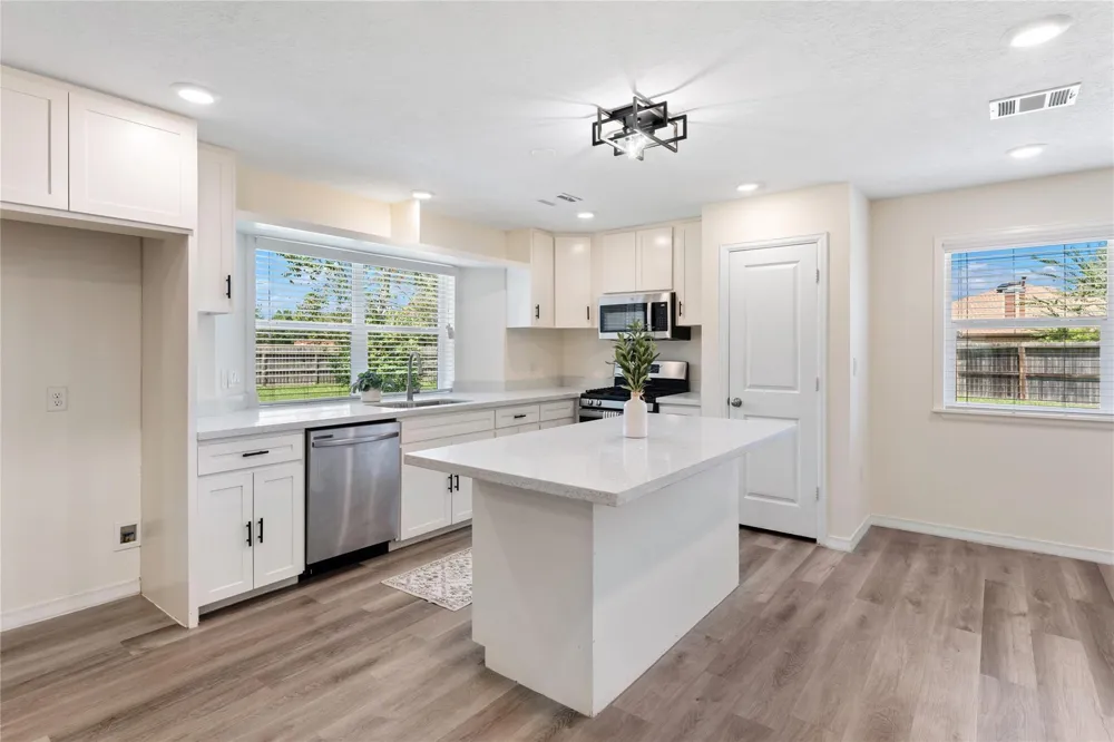 4602 Sheffield Court Pasadena, TX 77504