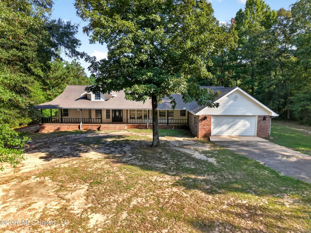 416 W Lamar Avenue Poplarville, MS 39470