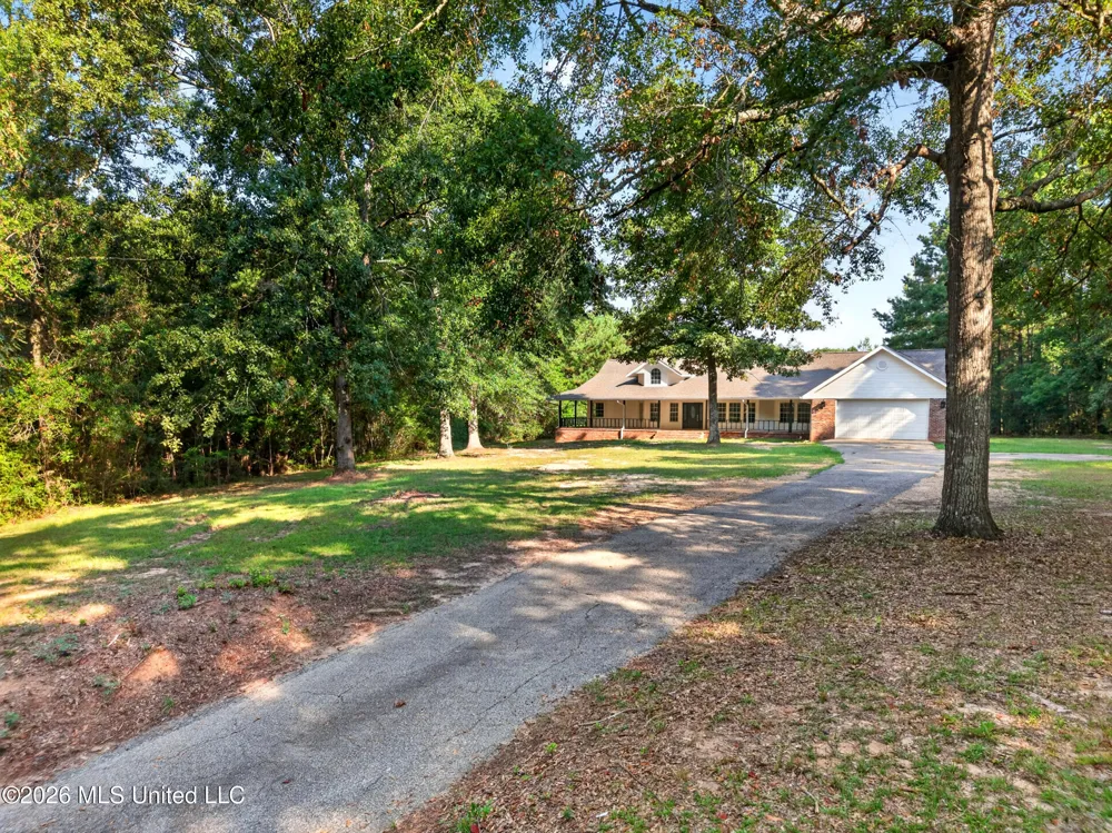 416 W Lamar Avenue Poplarville, MS 39470