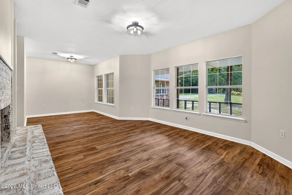 416 W Lamar Avenue Poplarville, MS 39470