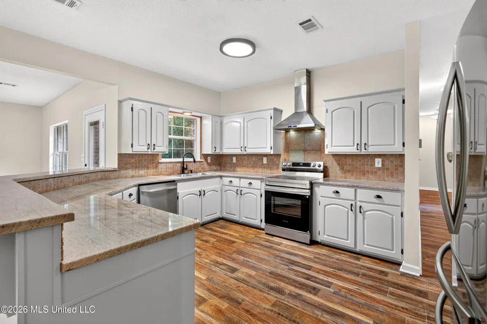 416 W Lamar Avenue Poplarville, MS 39470