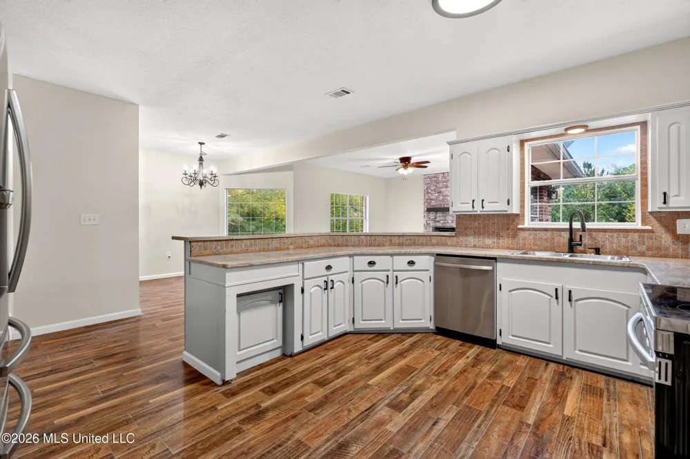 416 W Lamar Avenue Poplarville, MS 39470