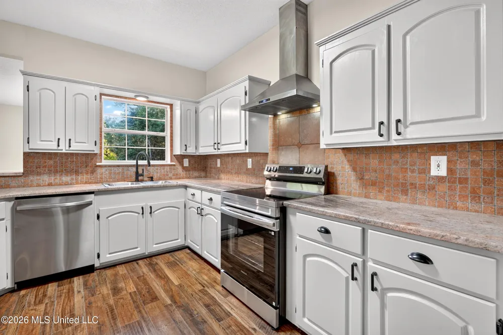 416 W Lamar Avenue Poplarville, MS 39470