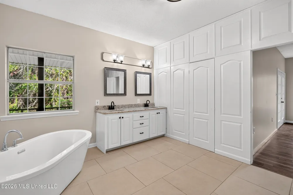 416 W Lamar Avenue Poplarville, MS 39470