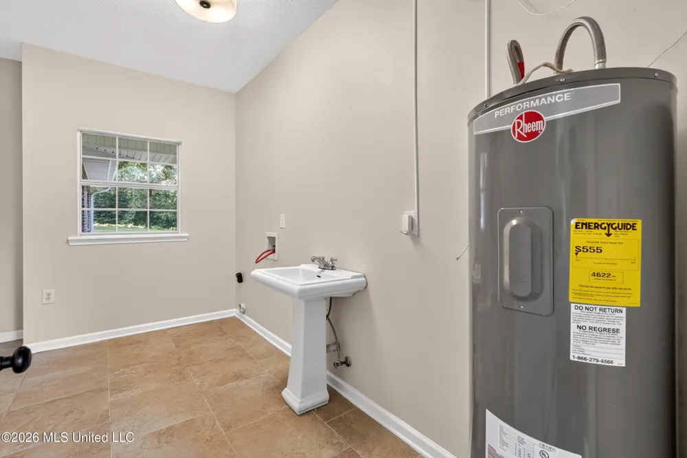 416 W Lamar Avenue Poplarville, MS 39470