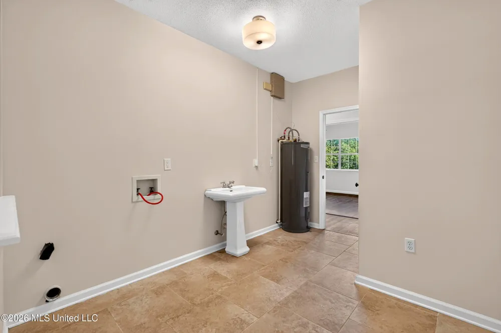 416 W Lamar Avenue Poplarville, MS 39470