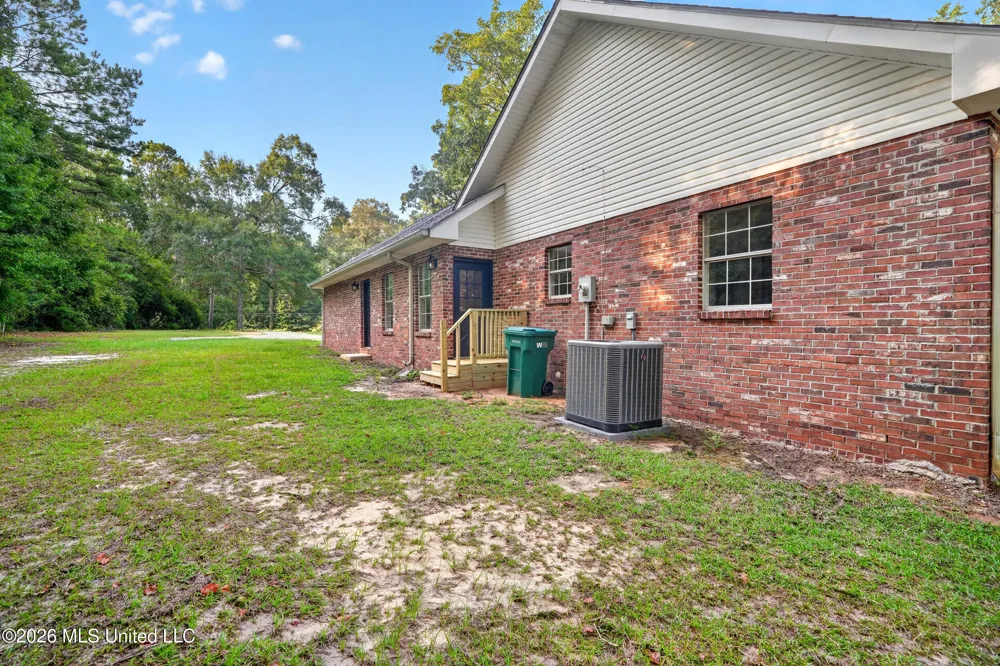 416 W Lamar Avenue Poplarville, MS 39470