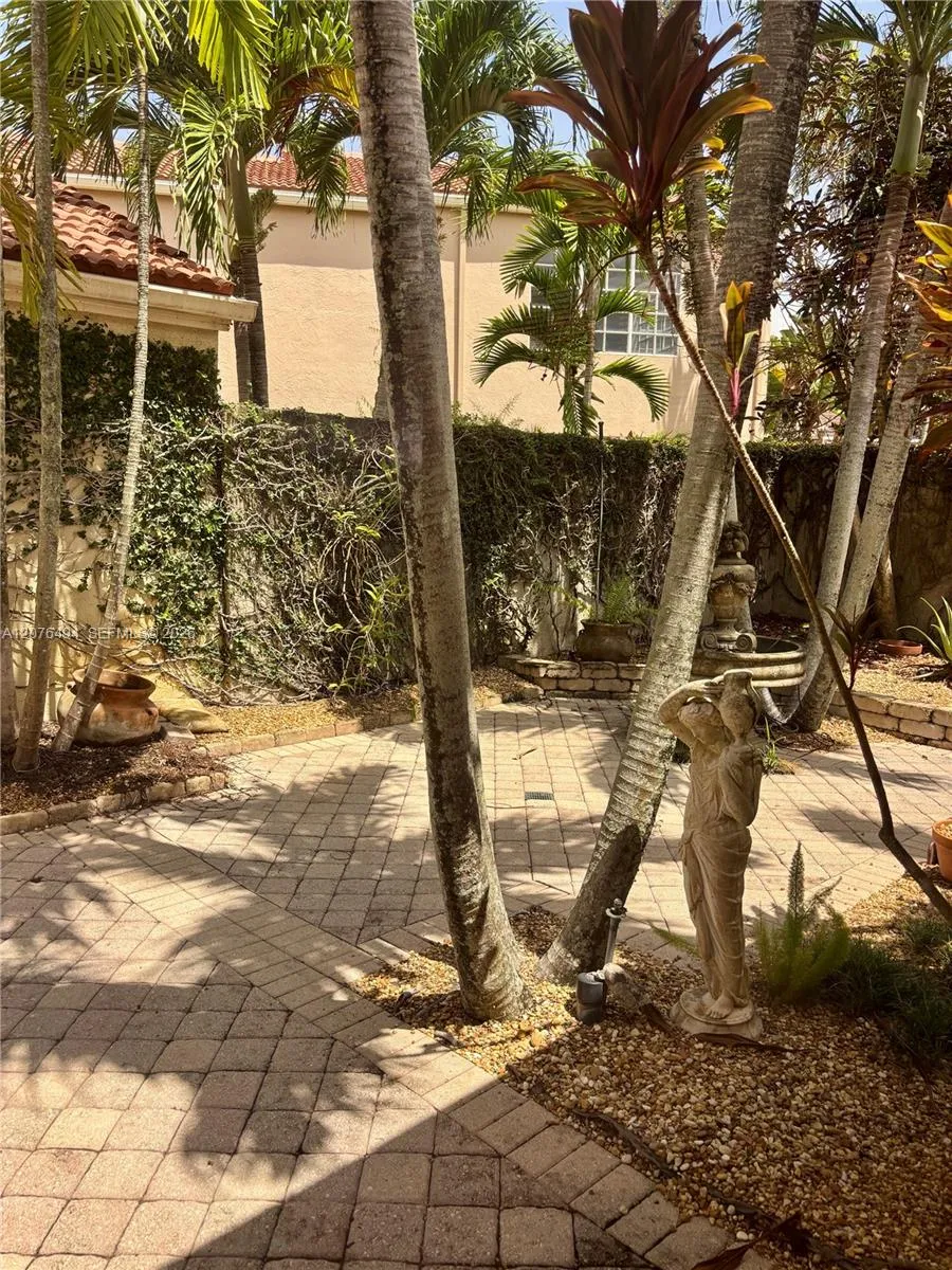 61 Via Del Corso #- Palm Beach Gardens, FL 33418