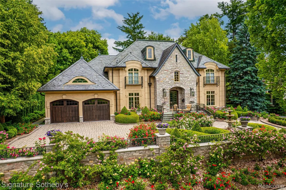 840 Lakeside Drive Birmingham City, MI 48009