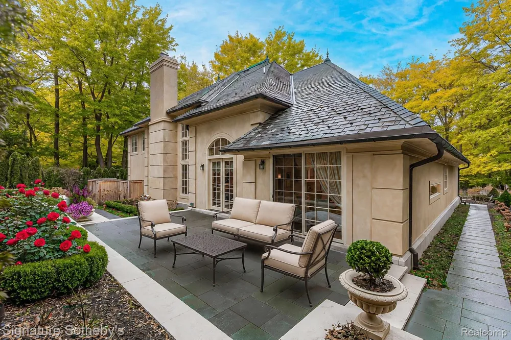 840 Lakeside Drive Birmingham City, MI 48009