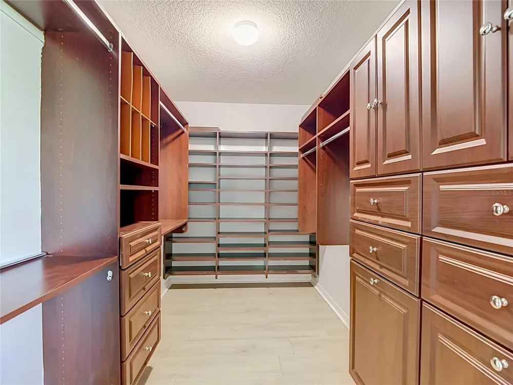 1113 CANYON OAKS DRIVE Brandon, FL 33510