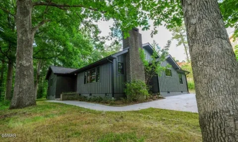 306 Glades Road
