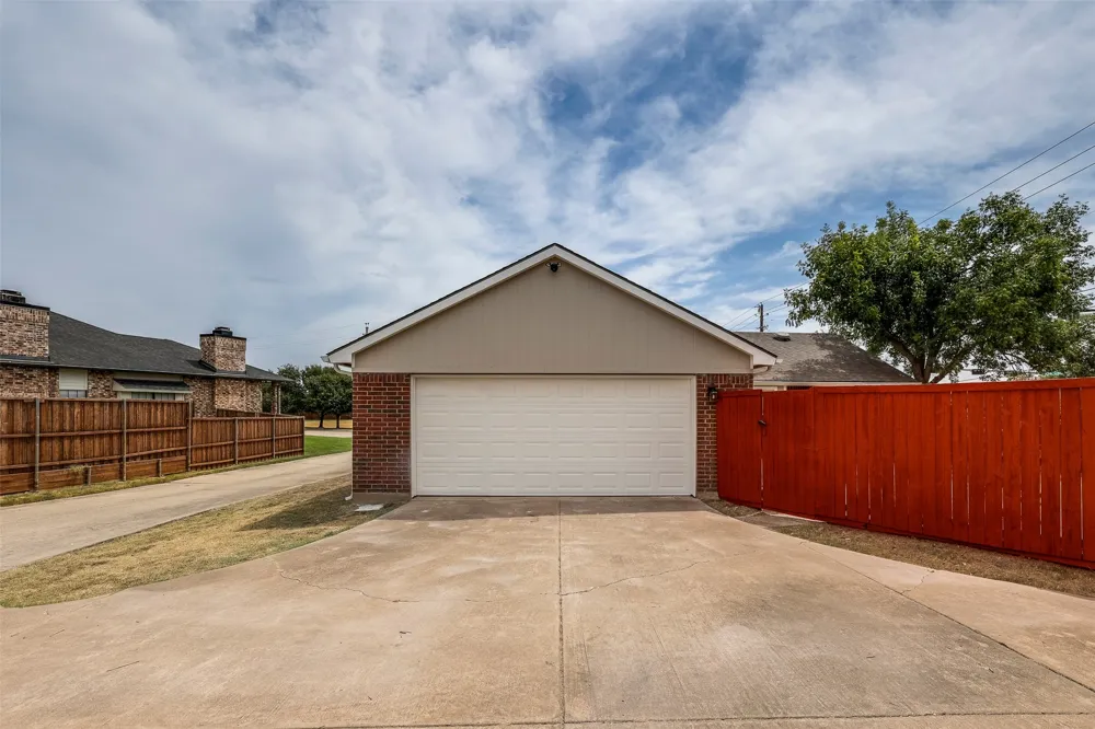4201 Arbor Creek Drive Carrollton, TX 75010