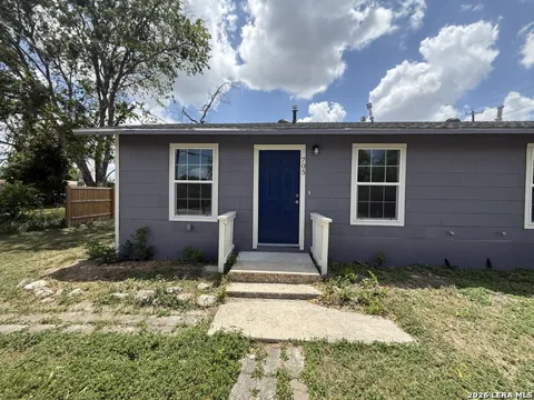 705 CROCKETT DR