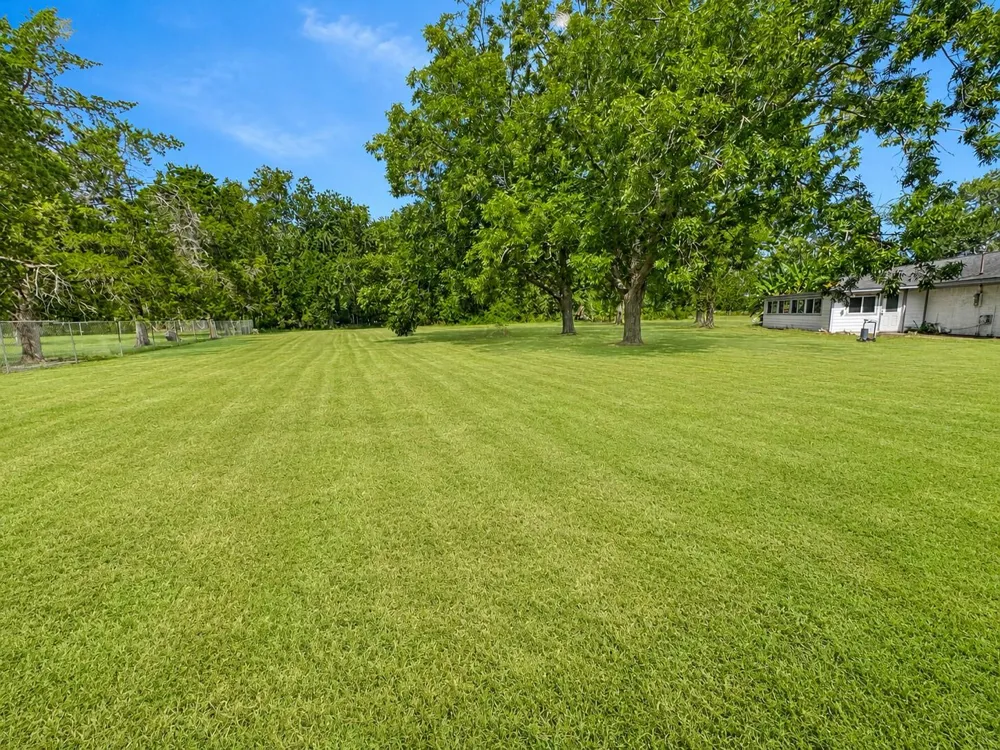 379 Hale Road Bay City, TX 77414