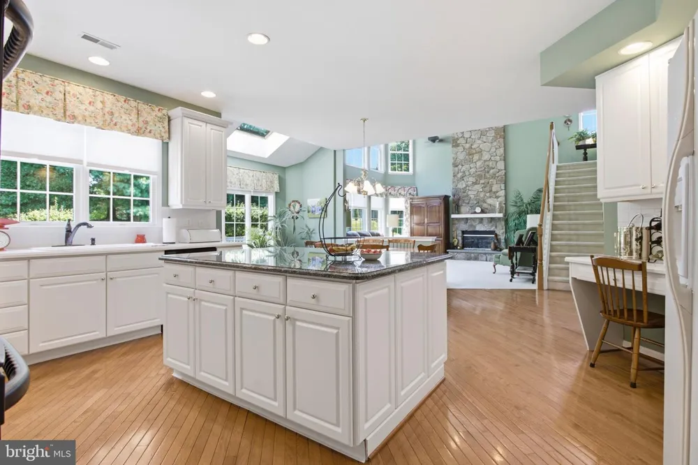 8 JESSE COURT Glen Mills, PA 19342