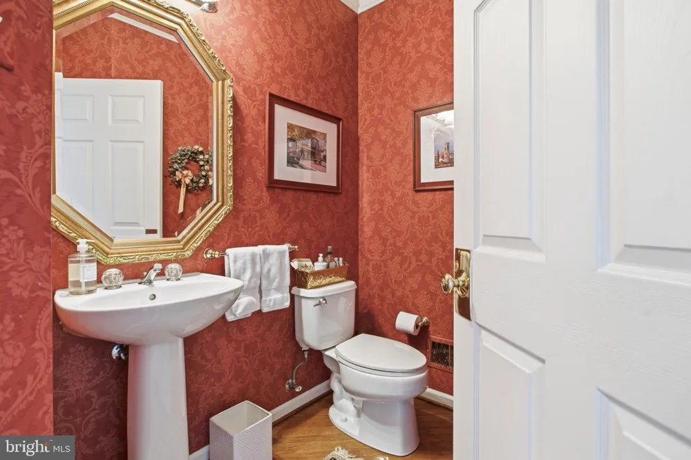 8 JESSE COURT Glen Mills, PA 19342