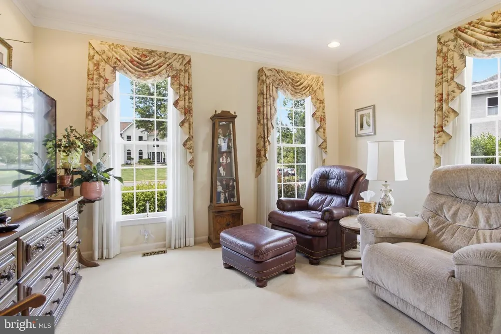 8 JESSE COURT Glen Mills, PA 19342