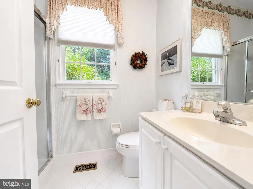 8 JESSE COURT Glen Mills, PA 19342