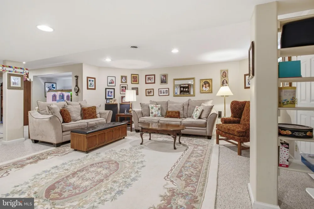 8 JESSE COURT Glen Mills, PA 19342