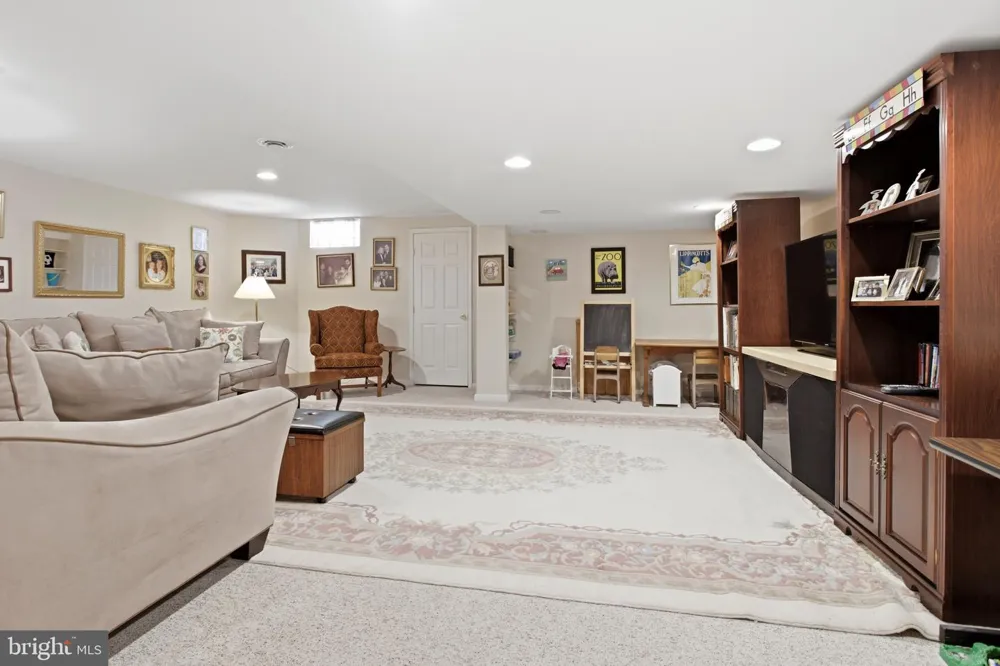 8 JESSE COURT Glen Mills, PA 19342