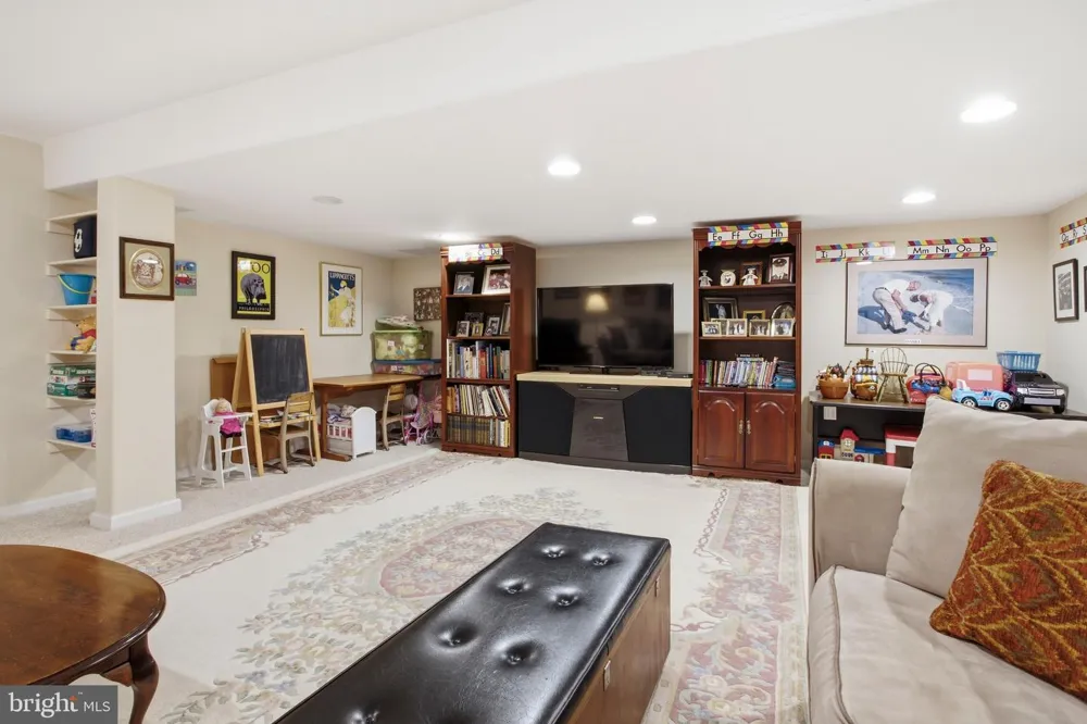 8 JESSE COURT Glen Mills, PA 19342