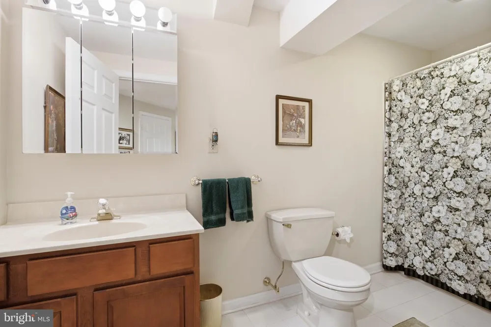 8 JESSE COURT Glen Mills, PA 19342