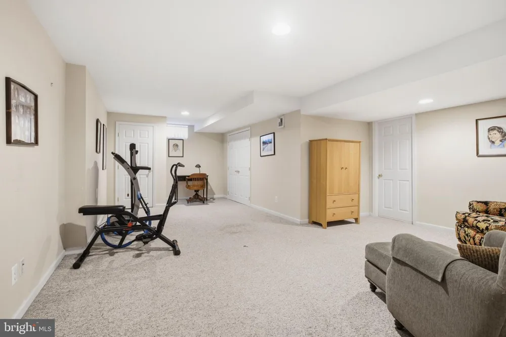 8 JESSE COURT Glen Mills, PA 19342