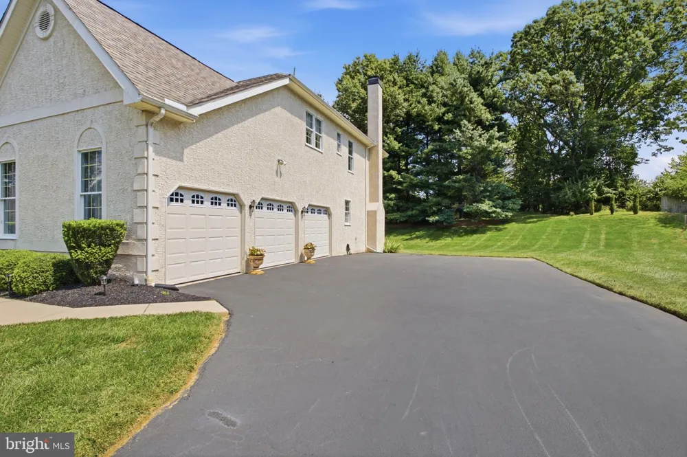 8 JESSE COURT Glen Mills, PA 19342