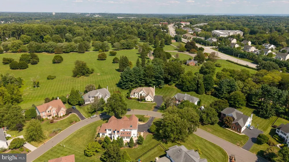 8 JESSE COURT Glen Mills, PA 19342