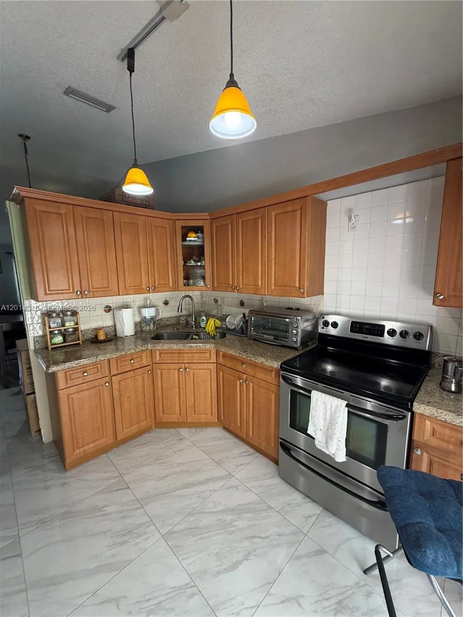 7101 W 24th Ave #14 Hialeah, FL 33016